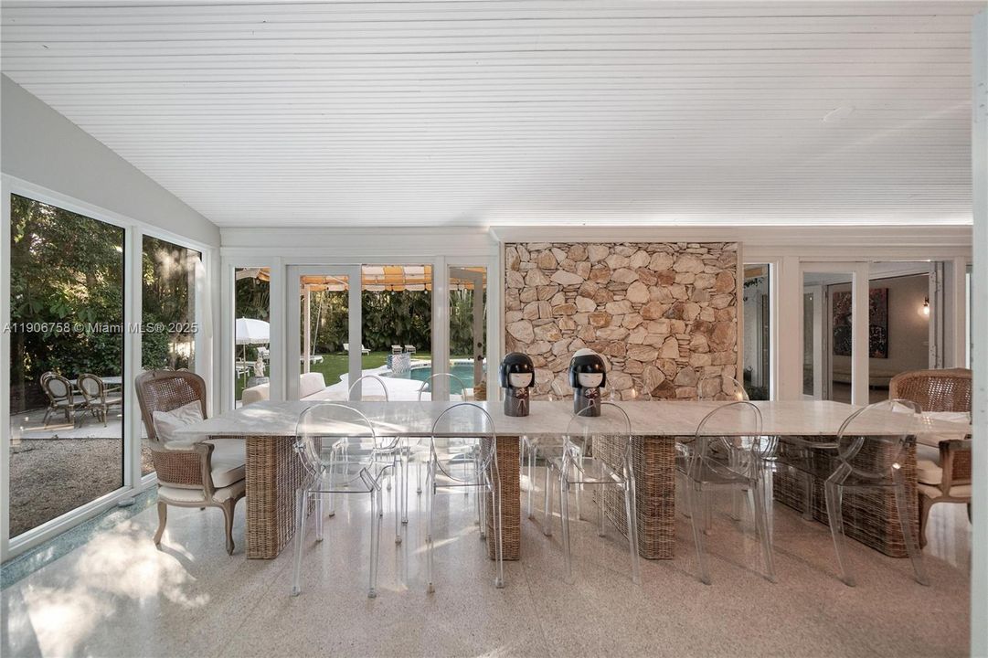 For Sale: $3,250,000 (5 beds, 4 baths, 4086 Square Feet)