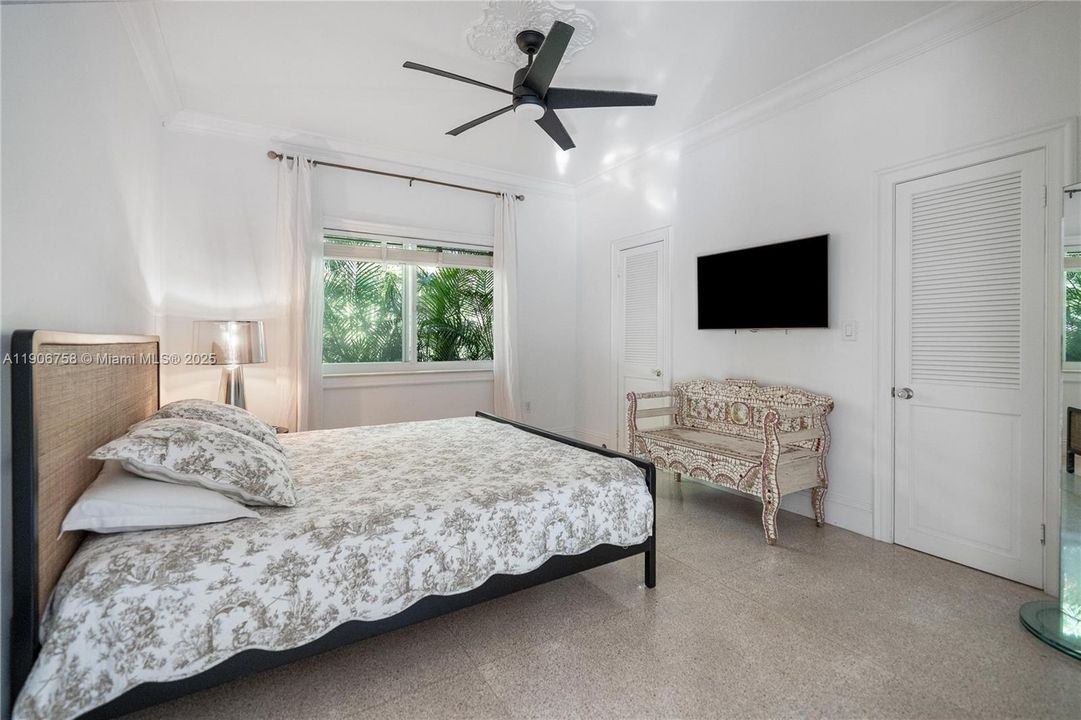 For Sale: $3,250,000 (5 beds, 4 baths, 4086 Square Feet)