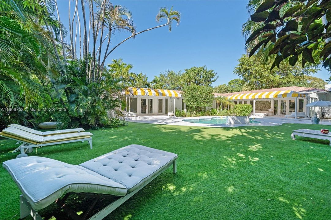 For Sale: $3,250,000 (5 beds, 4 baths, 4086 Square Feet)