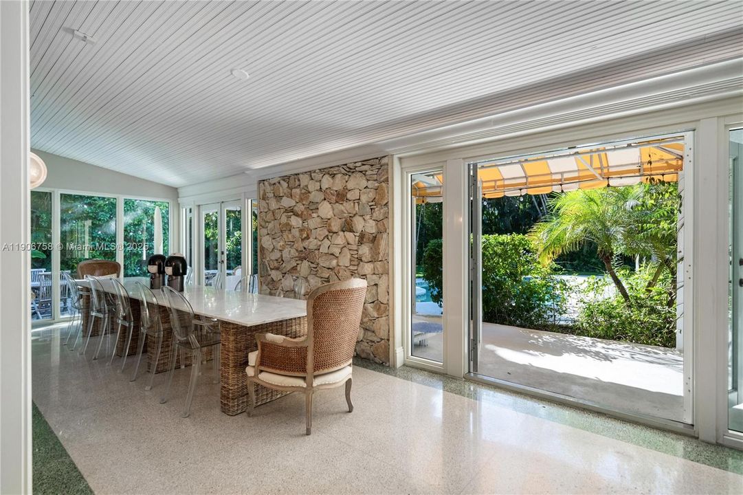 For Sale: $3,250,000 (5 beds, 4 baths, 4086 Square Feet)