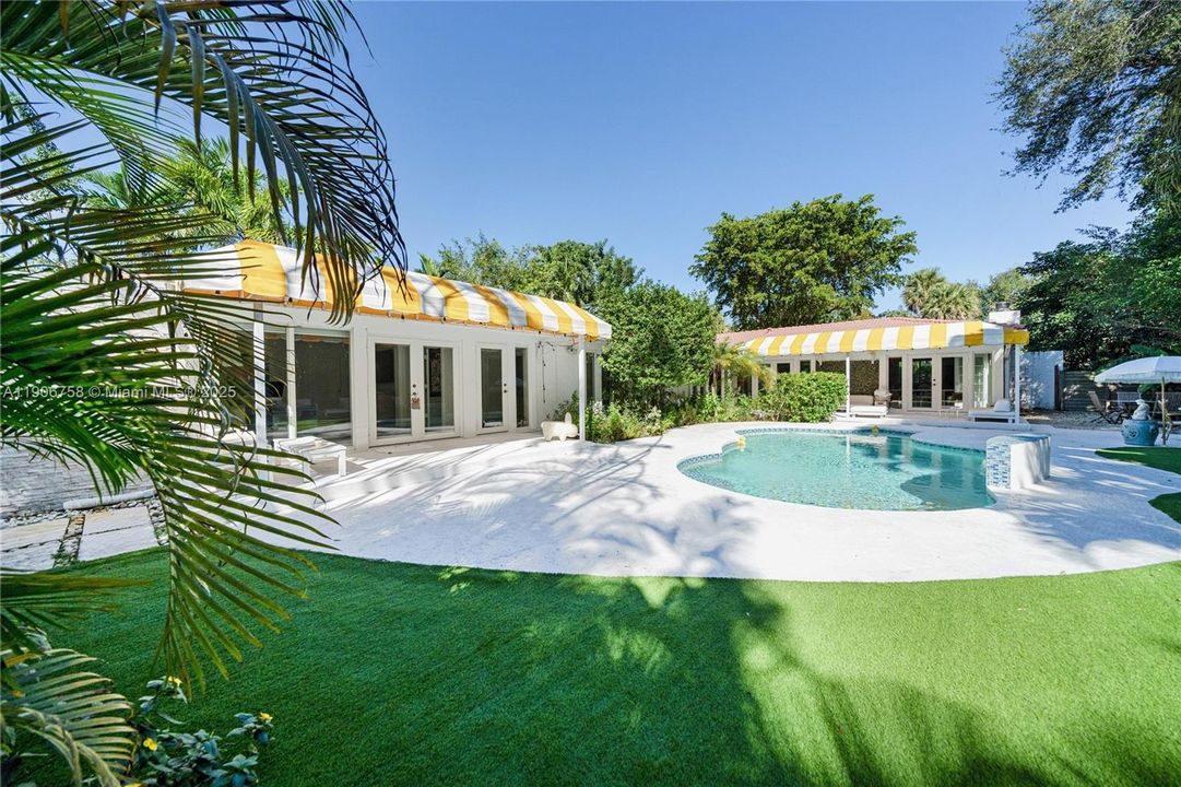 For Sale: $3,250,000 (5 beds, 4 baths, 4086 Square Feet)