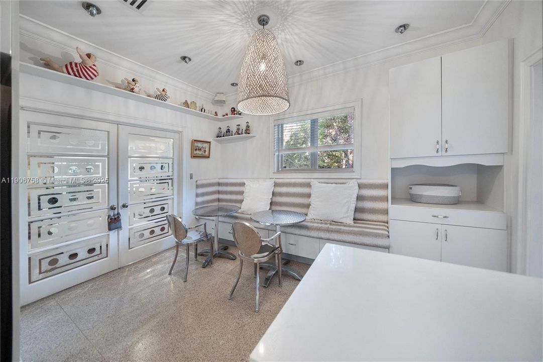 For Sale: $3,250,000 (5 beds, 4 baths, 4086 Square Feet)