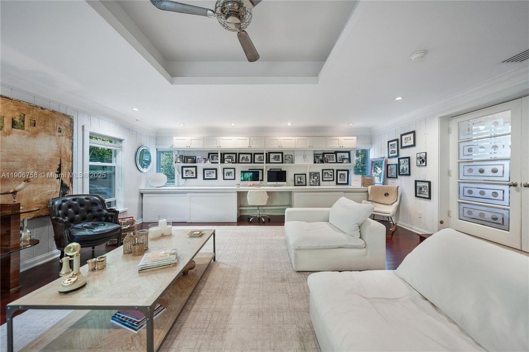 For Sale: $3,250,000 (5 beds, 4 baths, 4086 Square Feet)