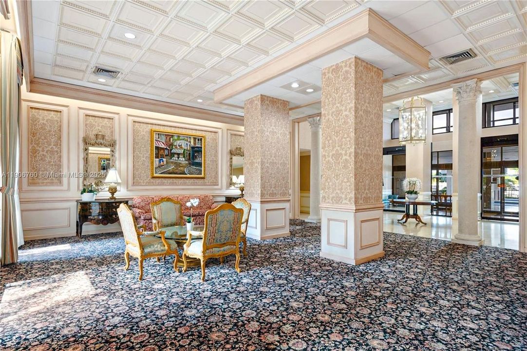 Active With Contract: $1,800 (1 beds, 1 baths, 950 Square Feet)