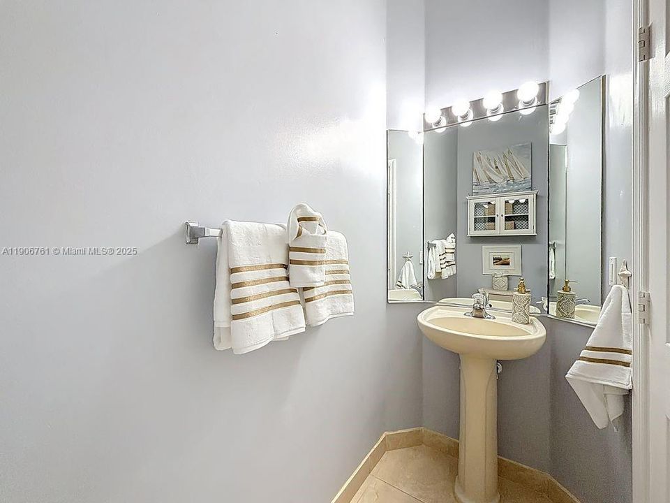 For Sale: $529,000 (3 beds, 2 baths, 1840 Square Feet)