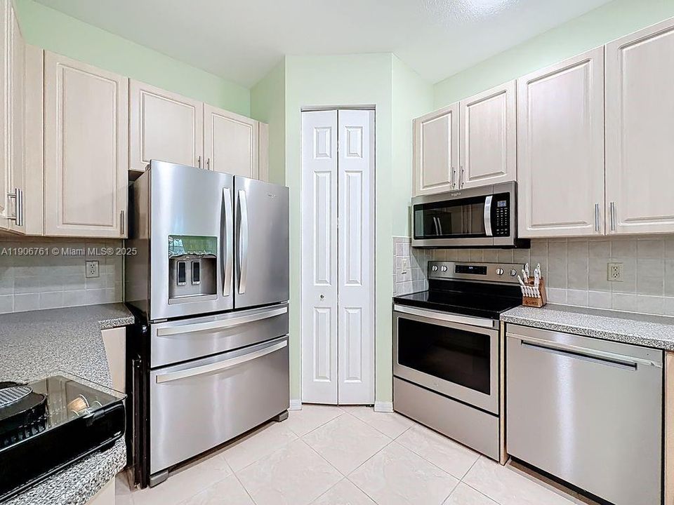 For Sale: $529,000 (3 beds, 2 baths, 1840 Square Feet)