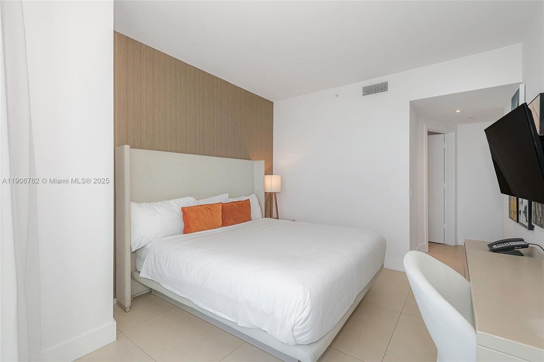 合同活跃: $969,900 (2 贝兹, 2 浴室, 1164 平方英尺)