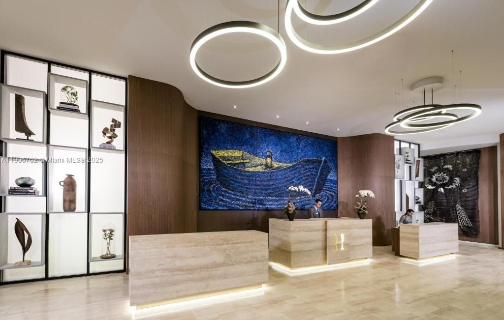 合同活跃: $969,900 (2 贝兹, 2 浴室, 1164 平方英尺)