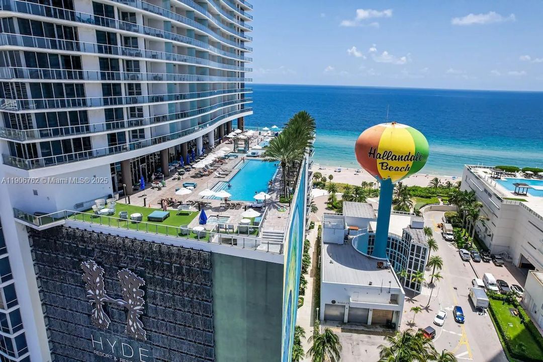 合同活跃: $969,900 (2 贝兹, 2 浴室, 1164 平方英尺)