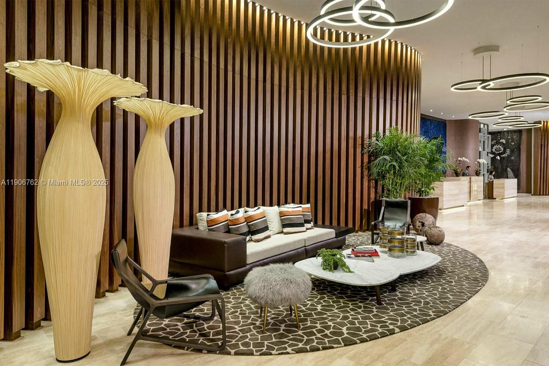 合同活跃: $969,900 (2 贝兹, 2 浴室, 1164 平方英尺)