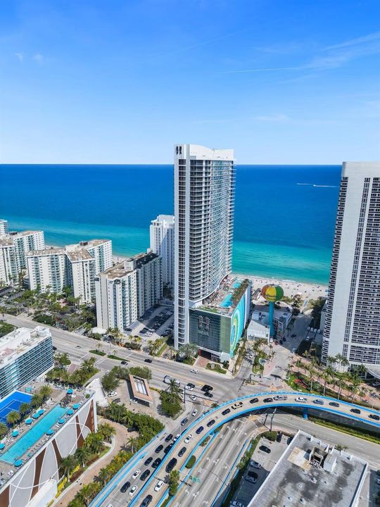 合同活跃: $969,900 (2 贝兹, 2 浴室, 1164 平方英尺)