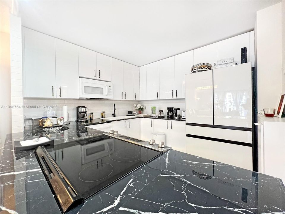 待售: $238,000 (1 贝兹, 2 浴室, 1066 平方英尺)