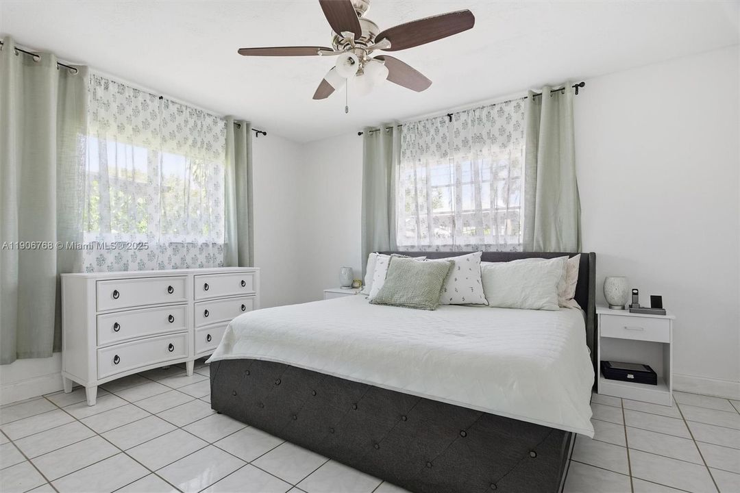 For Sale: $560,000 (3 beds, 1 baths, 1360 Square Feet)