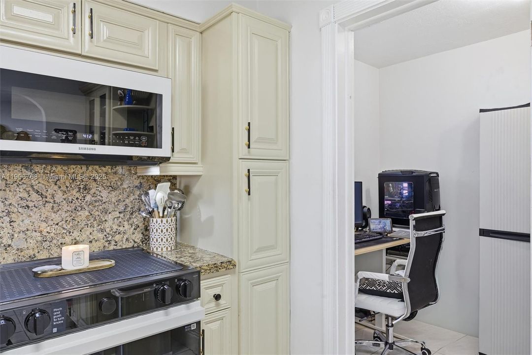 For Sale: $560,000 (3 beds, 1 baths, 1360 Square Feet)