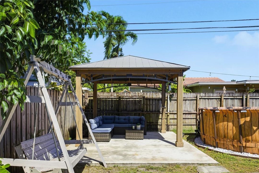 For Sale: $560,000 (3 beds, 1 baths, 1360 Square Feet)