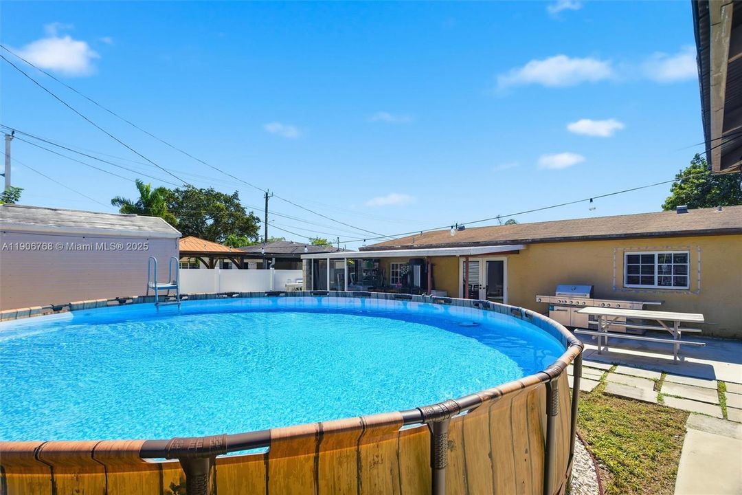 For Sale: $560,000 (3 beds, 1 baths, 1360 Square Feet)