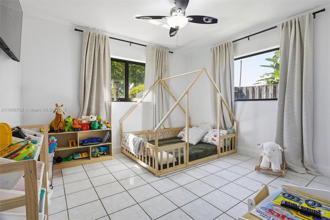 For Sale: $560,000 (3 beds, 1 baths, 1360 Square Feet)