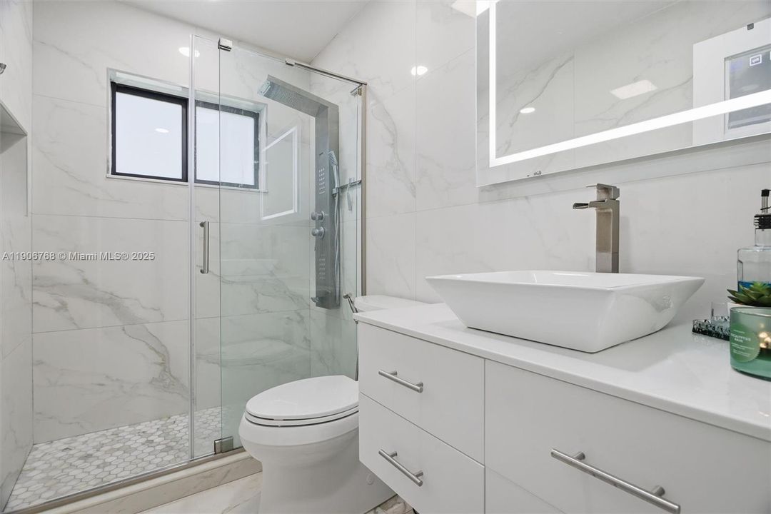 For Sale: $560,000 (3 beds, 1 baths, 1360 Square Feet)