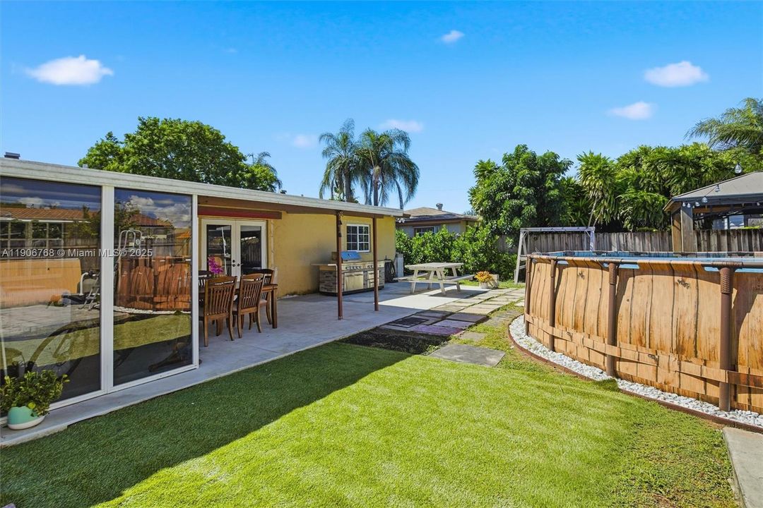 For Sale: $560,000 (3 beds, 1 baths, 1360 Square Feet)