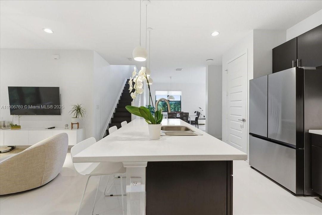 На продажу: $1,239,000 (5 спален, 4 ванн, 2702 Квадратных фут)