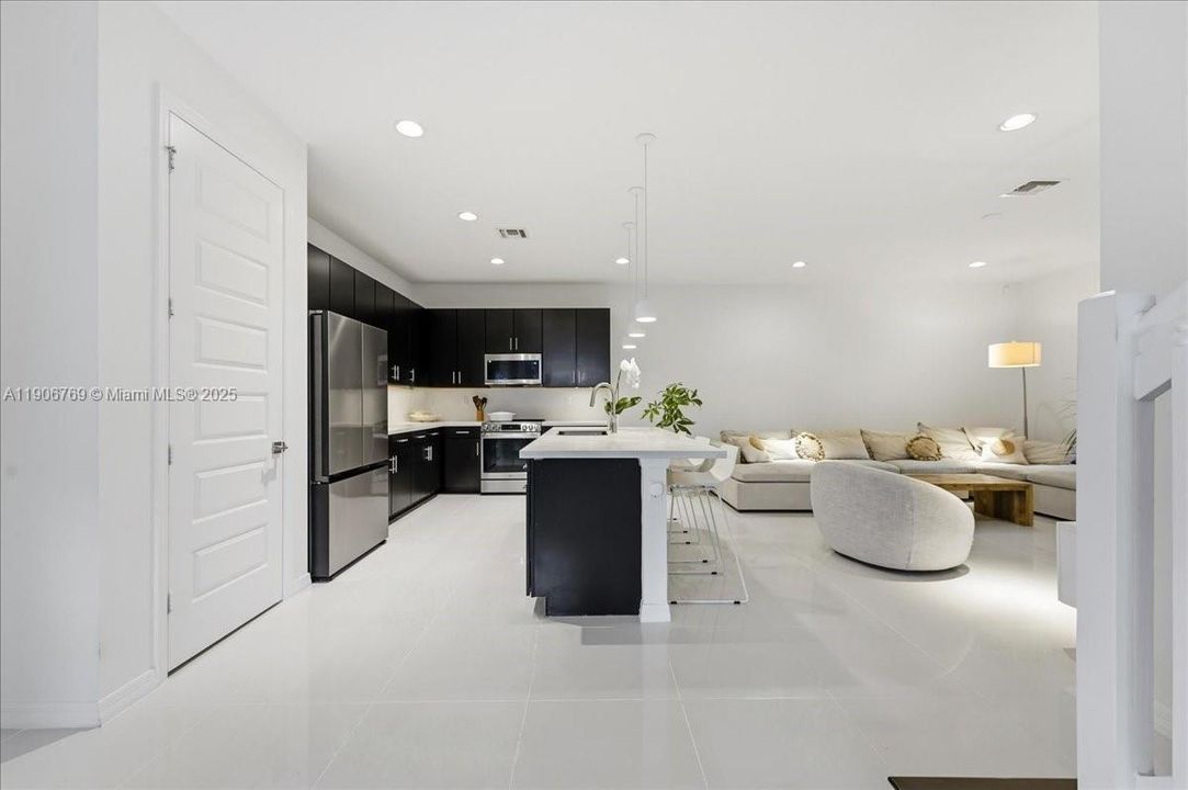 На продажу: $1,239,000 (5 спален, 4 ванн, 2702 Квадратных фут)