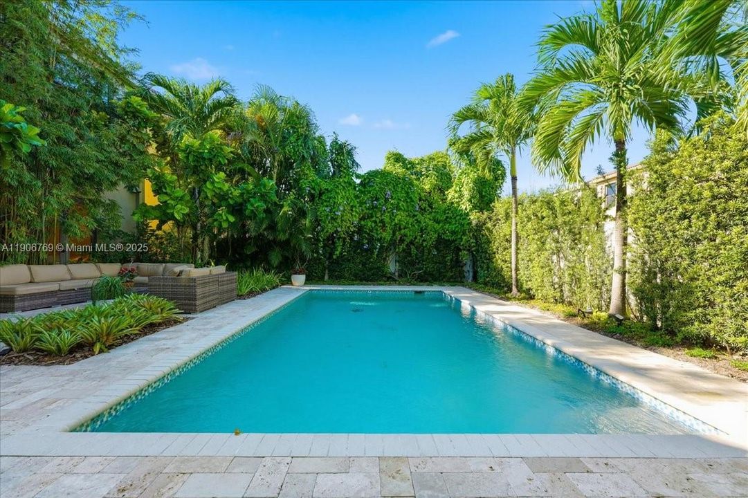 На продажу: $1,239,000 (5 спален, 4 ванн, 2702 Квадратных фут)