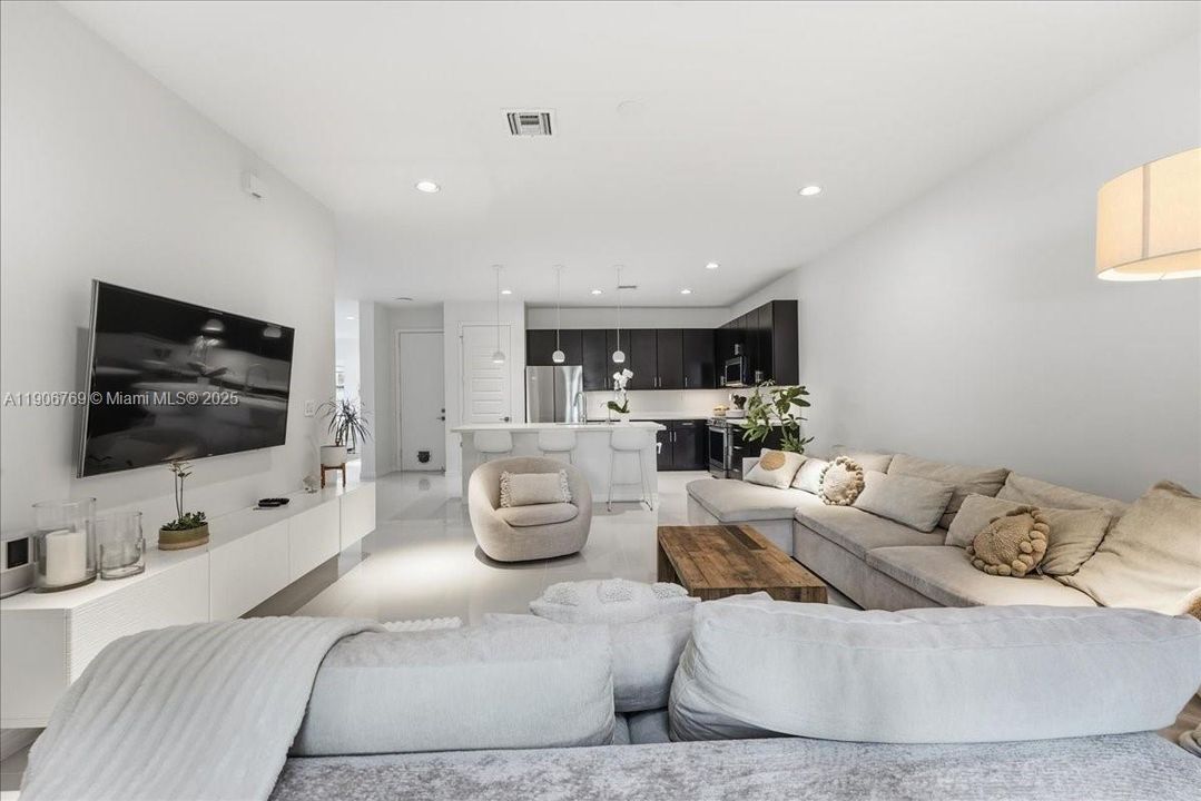 На продажу: $1,239,000 (5 спален, 4 ванн, 2702 Квадратных фут)