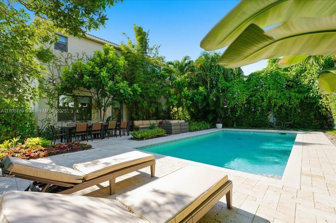 На продажу: $1,239,000 (5 спален, 4 ванн, 2702 Квадратных фут)