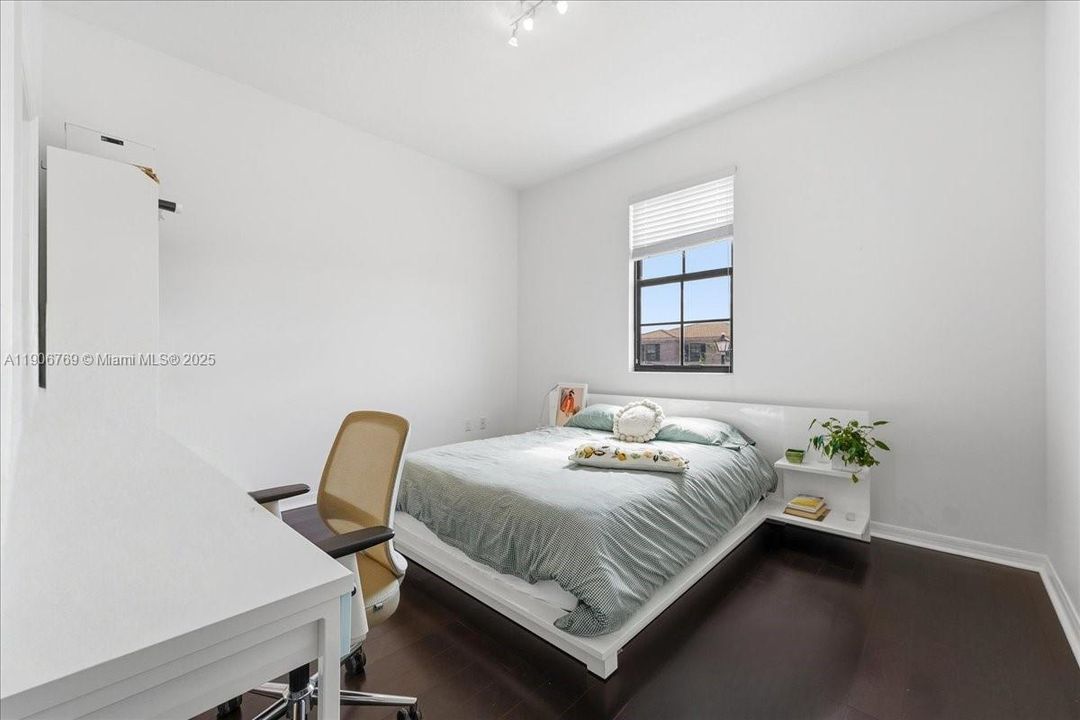 На продажу: $1,239,000 (5 спален, 4 ванн, 2702 Квадратных фут)