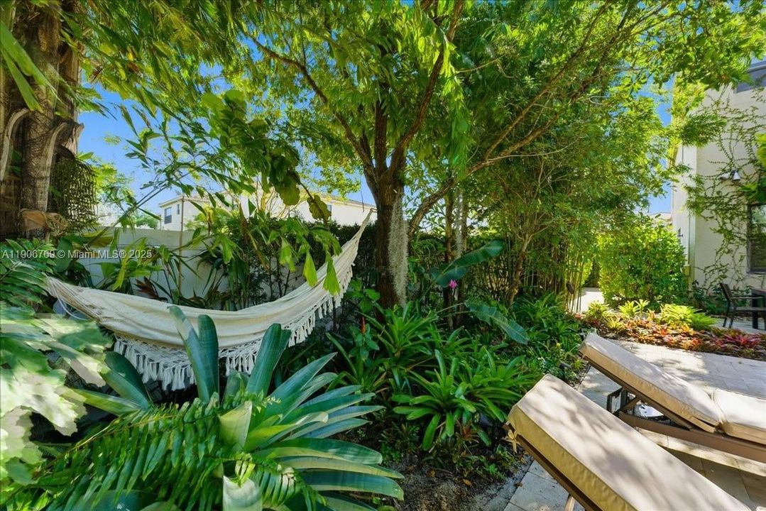 На продажу: $1,239,000 (5 спален, 4 ванн, 2702 Квадратных фут)