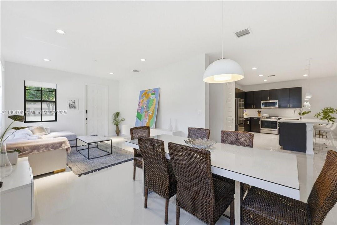 На продажу: $1,239,000 (5 спален, 4 ванн, 2702 Квадратных фут)