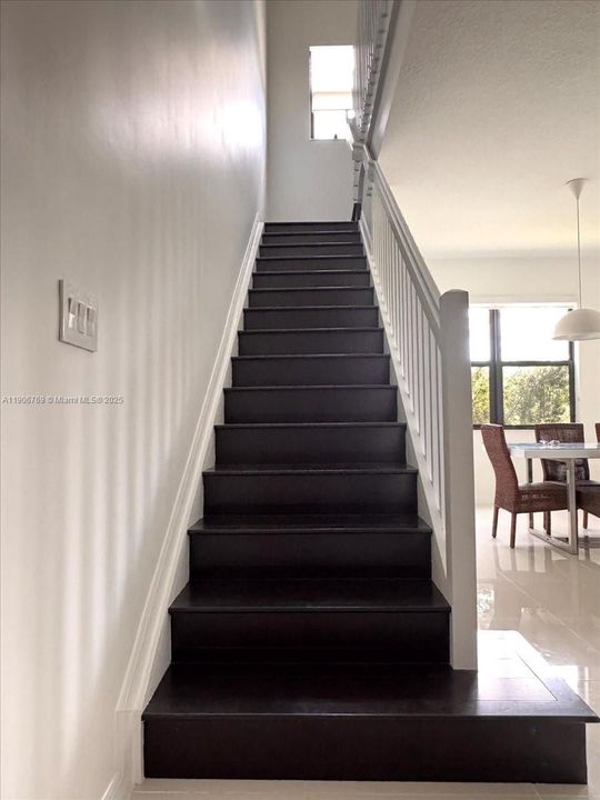 На продажу: $1,239,000 (5 спален, 4 ванн, 2702 Квадратных фут)