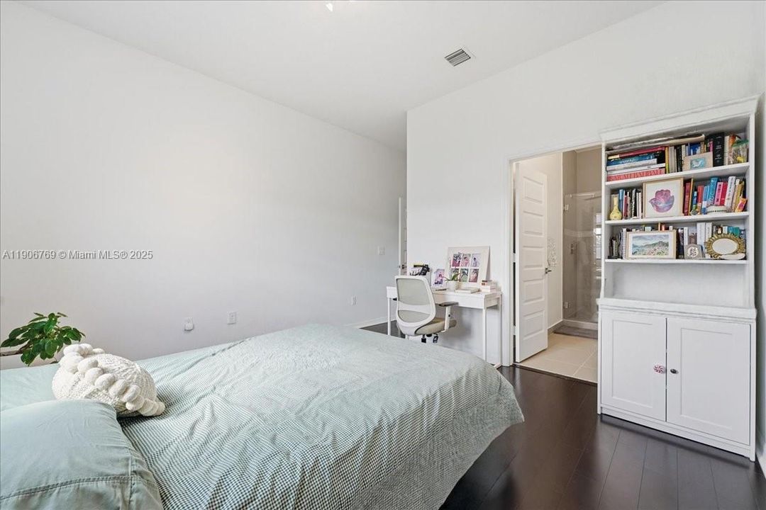 На продажу: $1,239,000 (5 спален, 4 ванн, 2702 Квадратных фут)