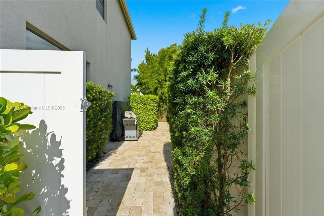 На продажу: $1,239,000 (5 спален, 4 ванн, 2702 Квадратных фут)