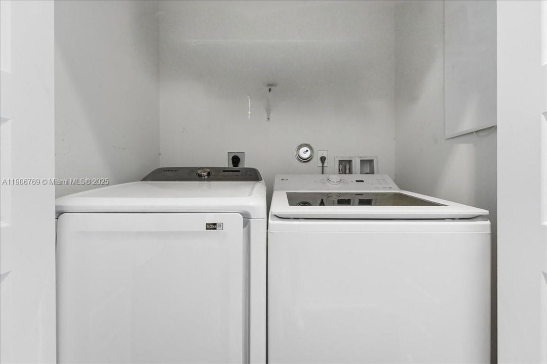 На продажу: $1,239,000 (5 спален, 4 ванн, 2702 Квадратных фут)