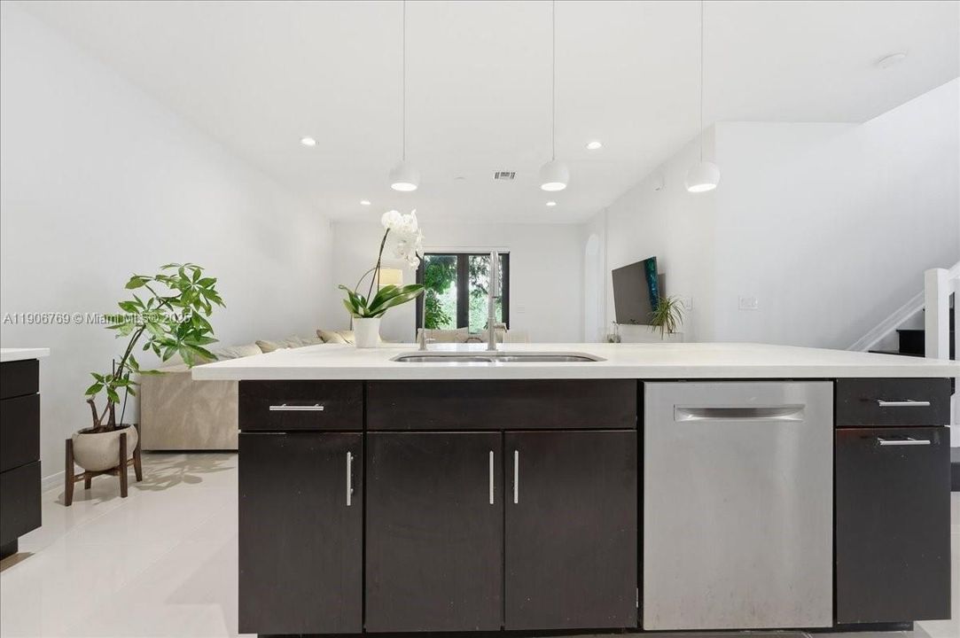 На продажу: $1,239,000 (5 спален, 4 ванн, 2702 Квадратных фут)