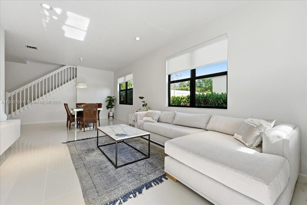 На продажу: $1,239,000 (5 спален, 4 ванн, 2702 Квадратных фут)