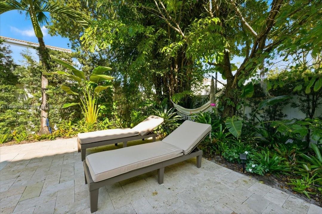 На продажу: $1,239,000 (5 спален, 4 ванн, 2702 Квадратных фут)