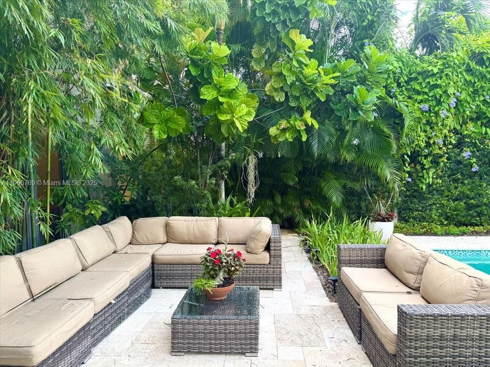 На продажу: $1,239,000 (5 спален, 4 ванн, 2702 Квадратных фут)