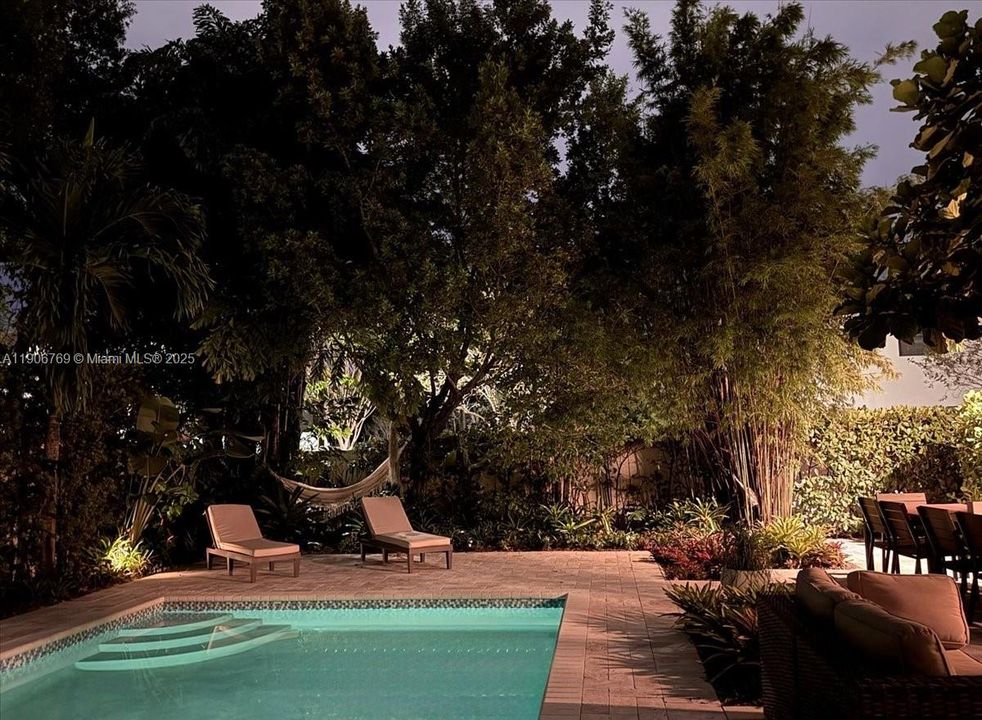 На продажу: $1,239,000 (5 спален, 4 ванн, 2702 Квадратных фут)