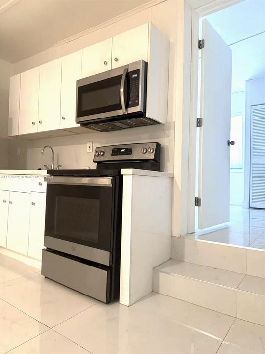 For Rent: $2,400 (3 beds, 2 baths, 2682 Square Feet)