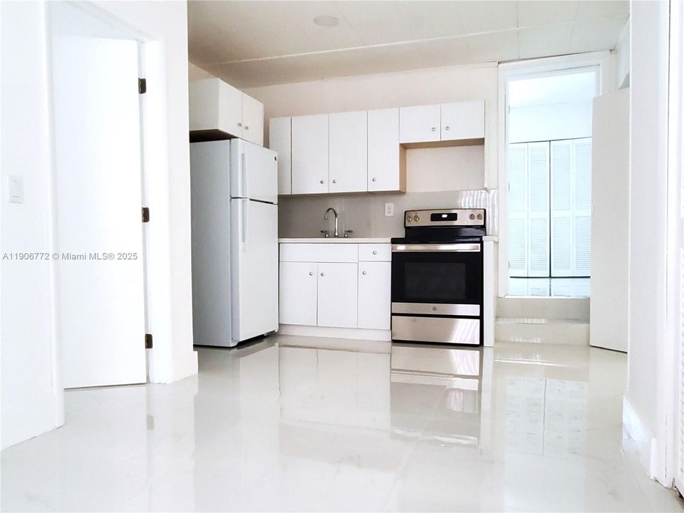 For Rent: $2,400 (3 beds, 2 baths, 2682 Square Feet)