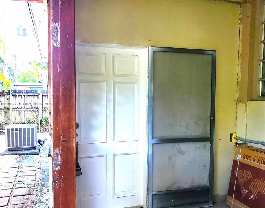 For Rent: $2,400 (3 beds, 2 baths, 2682 Square Feet)