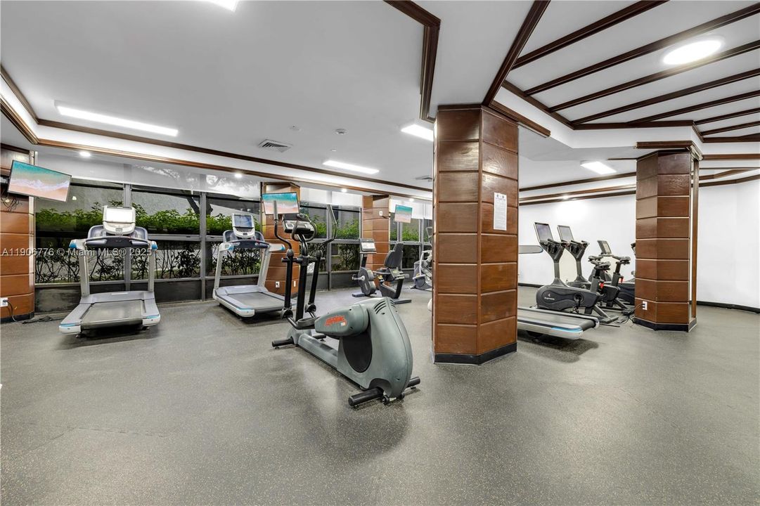 For Sale: $248,500 (1 beds, 1 baths, 918 Square Feet)