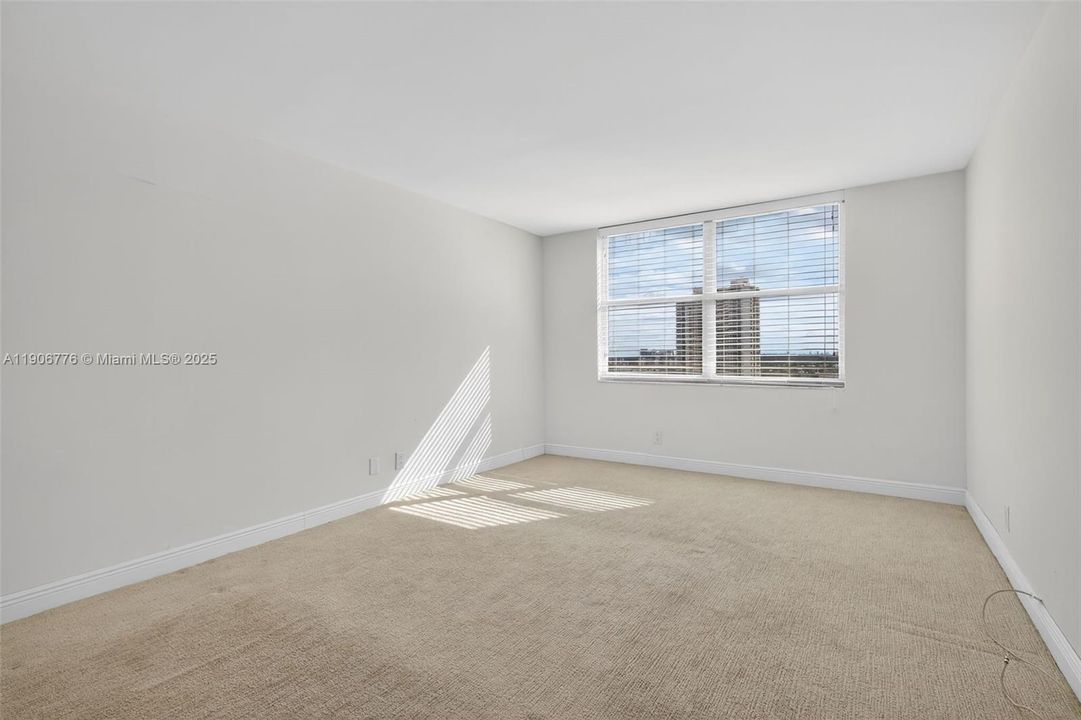 For Sale: $248,500 (1 beds, 1 baths, 918 Square Feet)