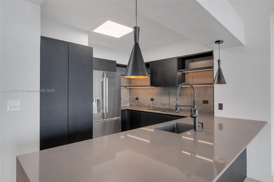 Active With Contract: $549,000 (2 beds, 2 baths, 1117 Square Feet)