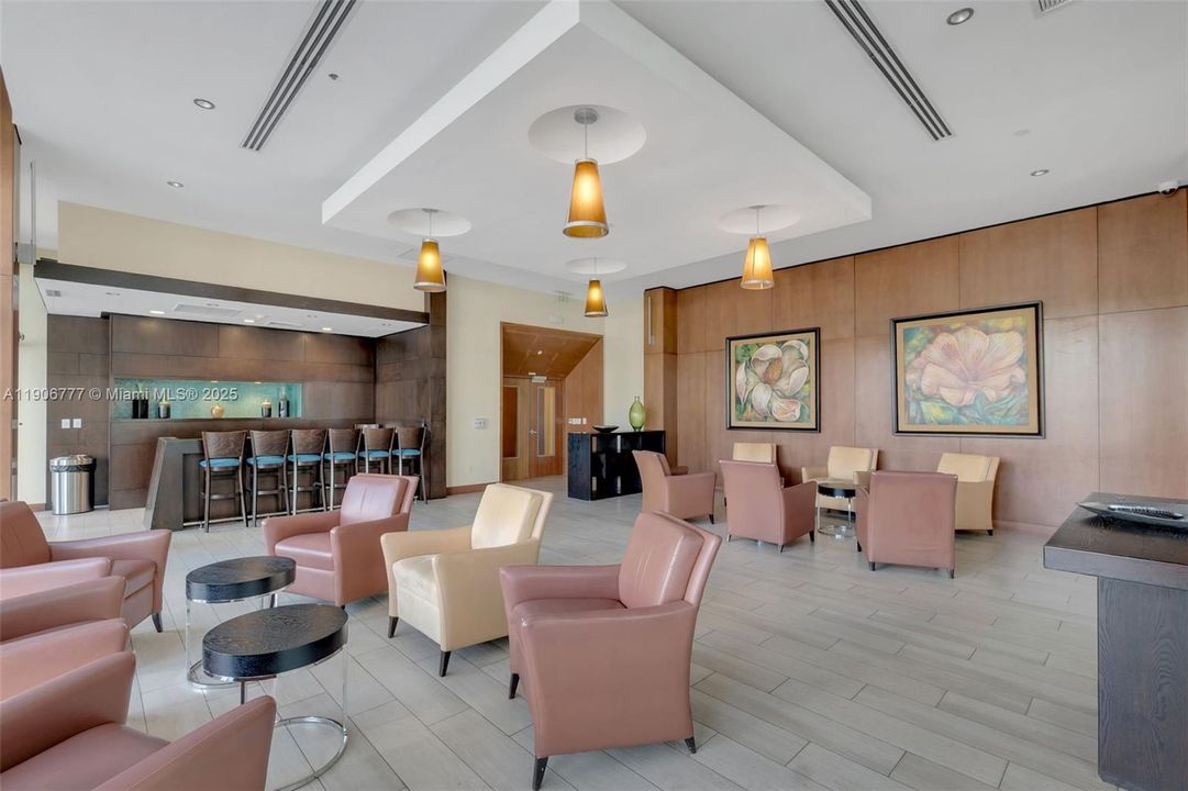 Active With Contract: $549,000 (2 beds, 2 baths, 1117 Square Feet)