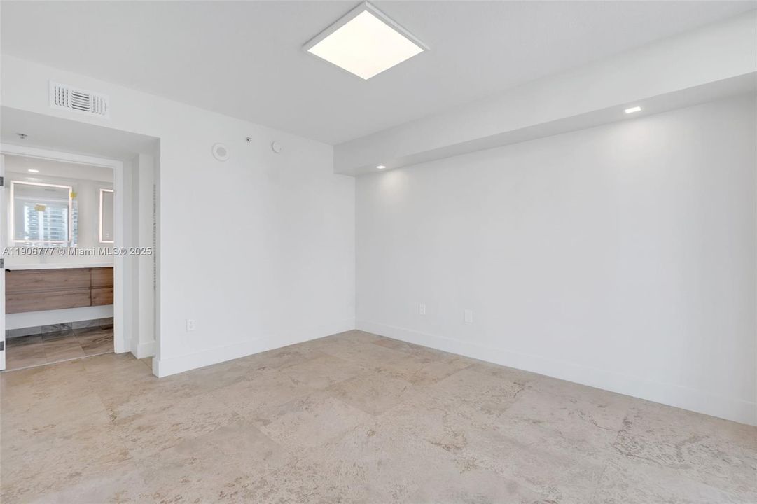 Active With Contract: $549,000 (2 beds, 2 baths, 1117 Square Feet)