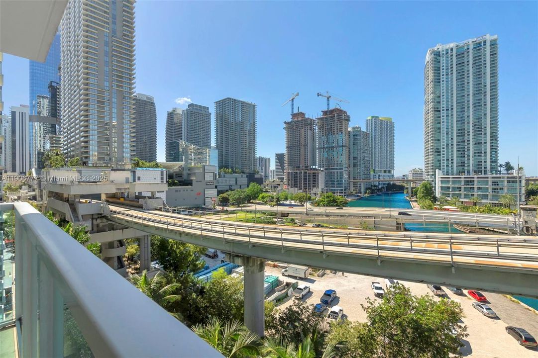 Active With Contract: $549,000 (2 beds, 2 baths, 1117 Square Feet)