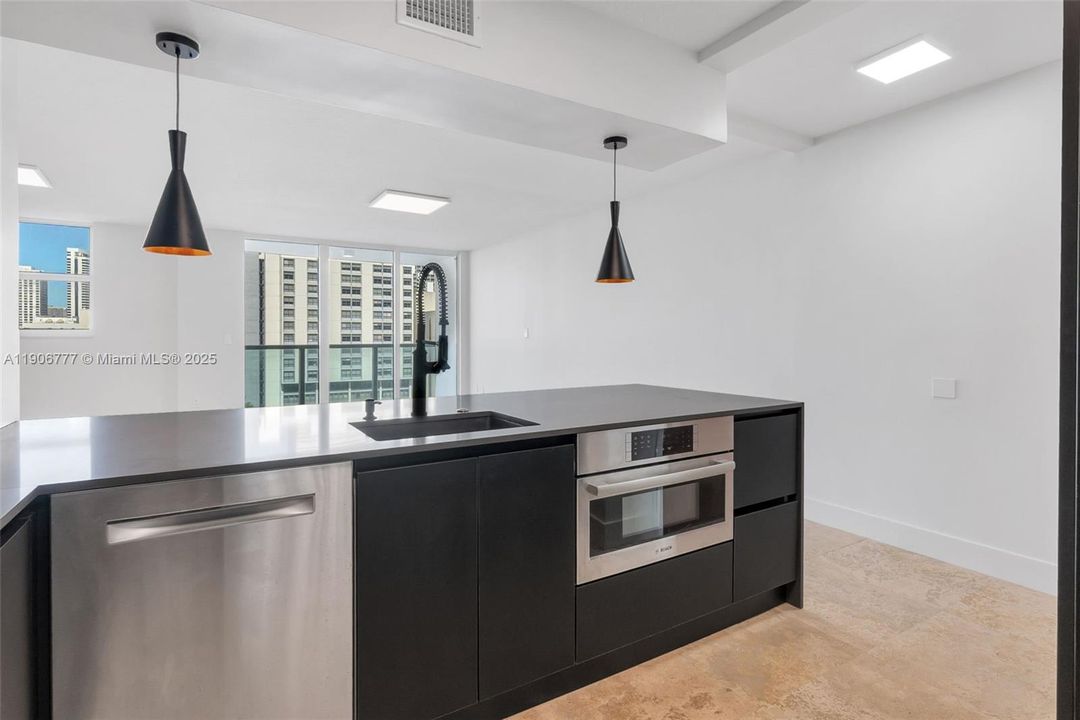 Active With Contract: $549,000 (2 beds, 2 baths, 1117 Square Feet)